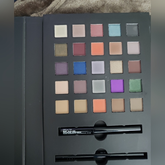 Makeup - Picture 2 of 3